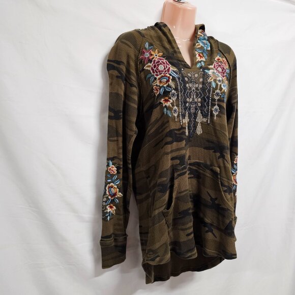 Johnny Was Eleni Thermal Top Size Large Camo Embroidered Camo Hooded Pullover - Picture 13 of 13